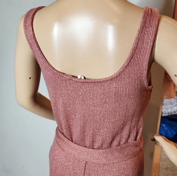 Gap pink ribbed knit sleeveless belted wideleg cropped jumpsuit. Size small. - Picture 5 of 15